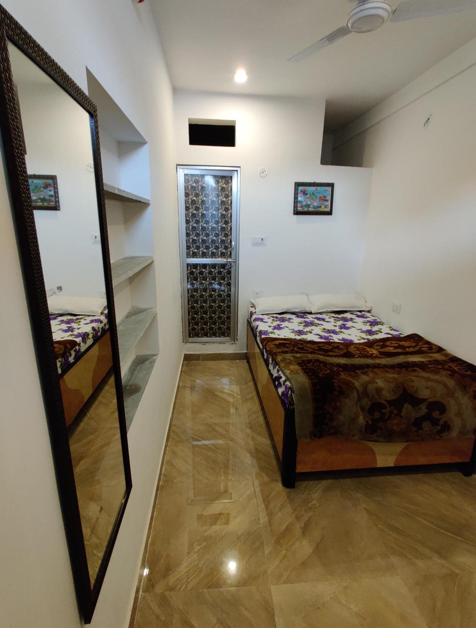 Varah Square Guest House 푸쉬카르 객실 사진