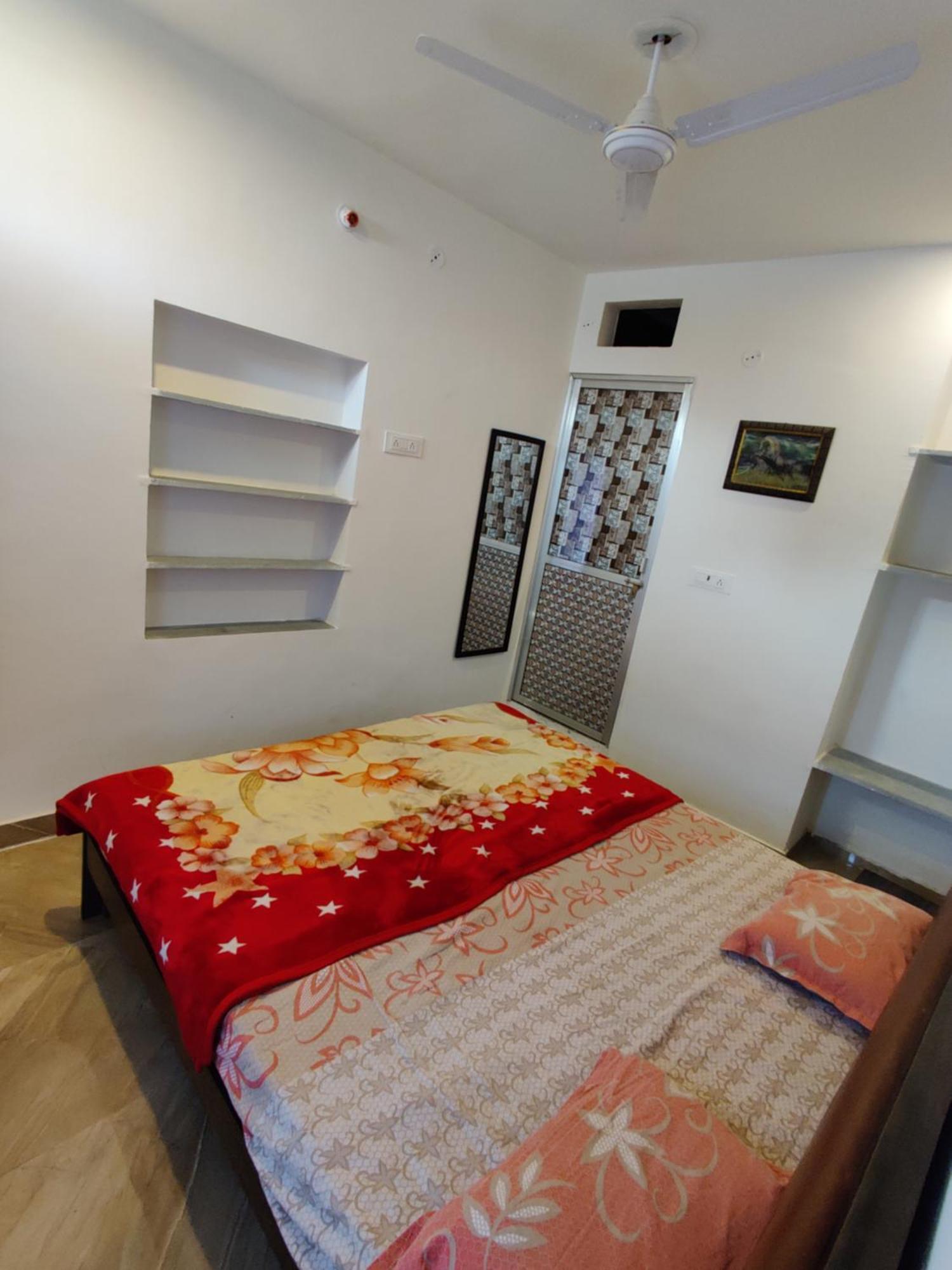 Varah Square Guest House 푸쉬카르 객실 사진